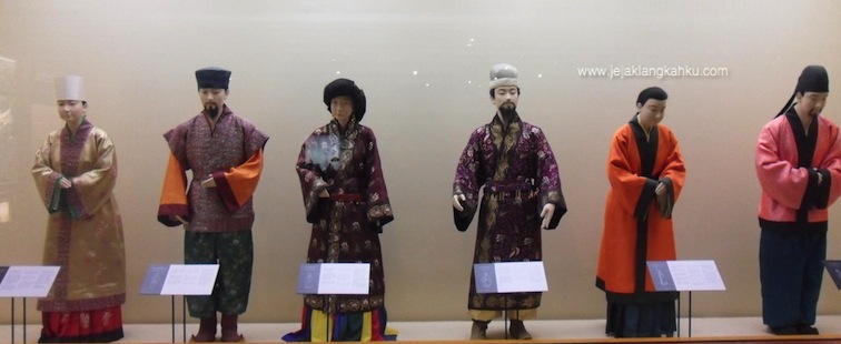 south korea folk museum lotte world mall