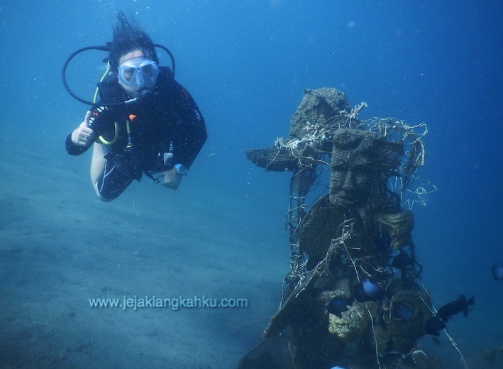 jemeluk amed hotel bali scuba diving freedive patung underwater