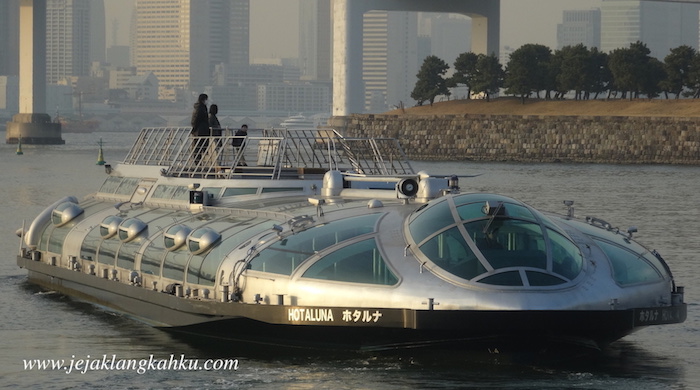 Serasa naik UFO di Water Bus Tokyo, Hotaluna Cruise