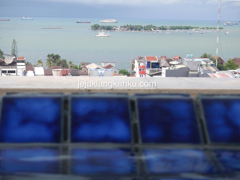 View Cantik Pantai Losari dari Kolam Renang Hotel Aston Makassar