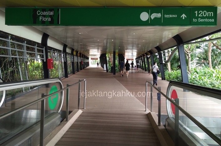 Bisa Jalan Kaki ke Sentosa Island, Singapura ? Yes, Namanya Sentosa Boardwalk