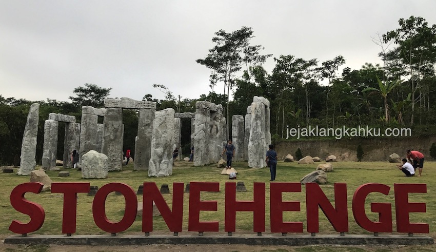 Mau berkunjung ke Stonehenge di Indonesia ? Mampirlah ke Yogyakarta !